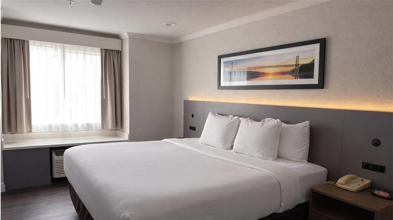 <b>Econo Lodge Santa Rosa South Room</b>. Images powered by <a href="https://iceportal.shijigroup.com/" title="IcePortal" target="_blank">IcePortal</a>.