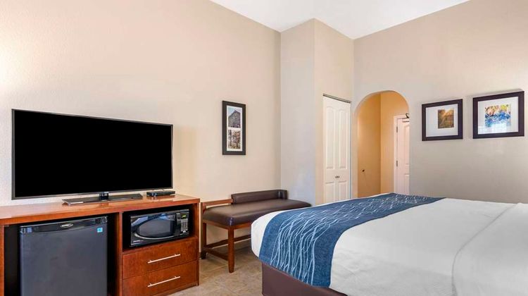 Comfort Inn & Suites Room