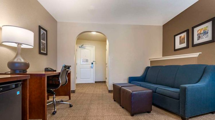 Comfort Inn & Suites Suite