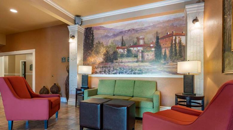 <b>Comfort Inn & Suites Lobby</b>. Images powered by <a href="https://iceportal.shijigroup.com/" title="IcePortal" target="_blank">IcePortal</a>.