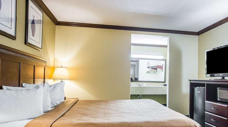 Quality Inn San Diego I-5 Naval Base Room