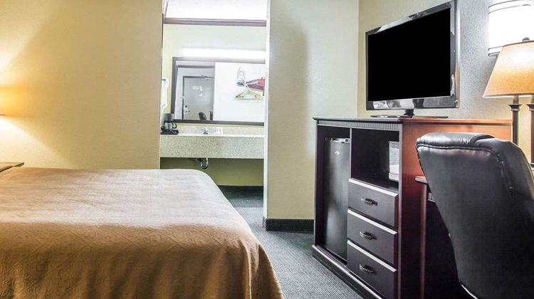 Quality Inn San Diego I-5 Naval Base Room