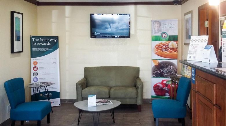 <b>Quality Inn San Diego I-5 Naval Base Lobby</b>. Images powered by <a href="https://iceportal.shijigroup.com/" title="IcePortal" target="_blank">IcePortal</a>.