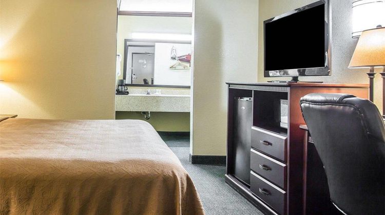 Quality Inn San Diego I-5 Naval Base Room