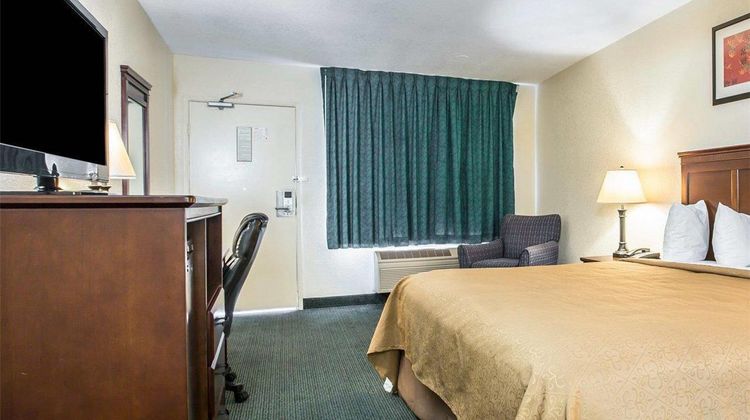 Quality Inn San Diego I-5 Naval Base Room