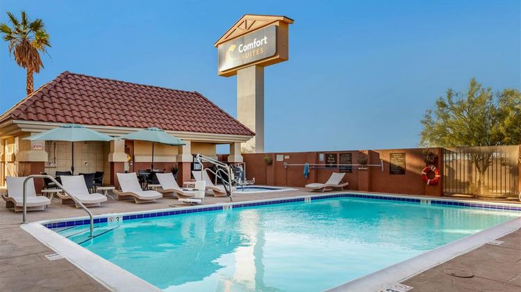 Comfort Suites Barstow Pool