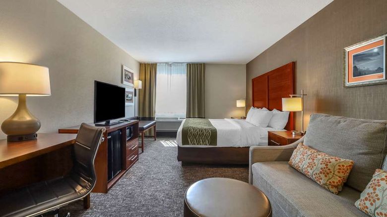 <b>Comfort Inn Room</b>. Images powered by <a href="https://iceportal.shijigroup.com/" title="IcePortal" target="_blank">IcePortal</a>.