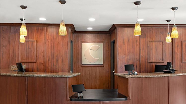 Comfort Suites Vacaville Lobby