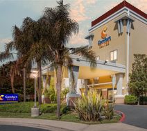 Comfort Suites Vacaville Exterior