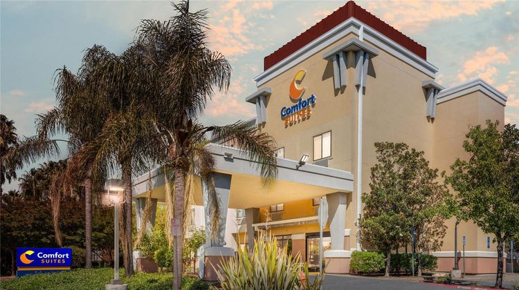 Comfort Suites Vacaville Exterior