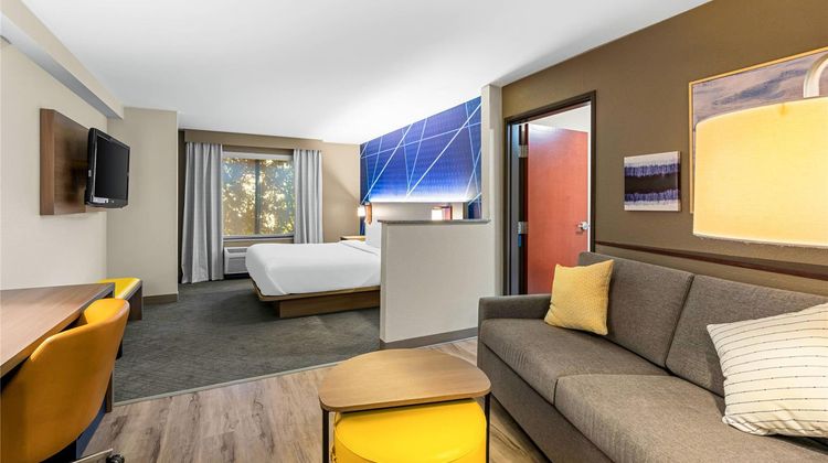 Comfort Suites Vacaville Suite
