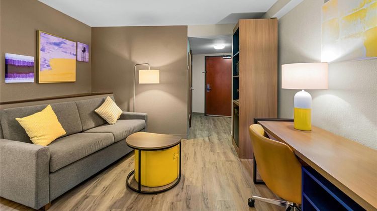 Comfort Suites Vacaville Suite