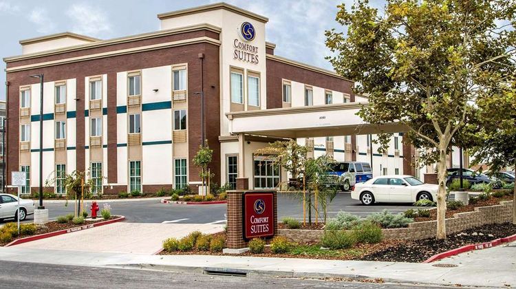 Comfort Suites Woodland Exterior