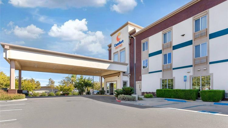 Comfort Suites Woodland Exterior