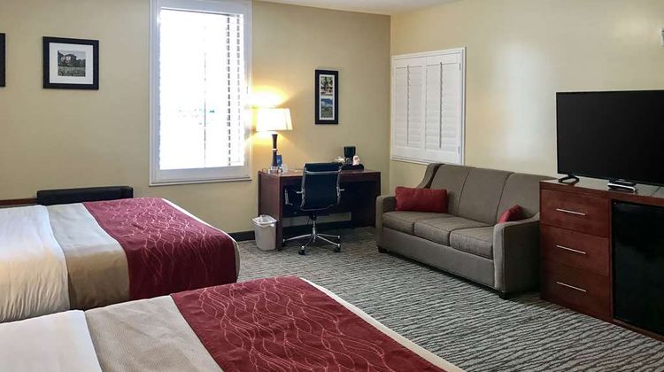 Comfort Inn Near Fairplex Suite