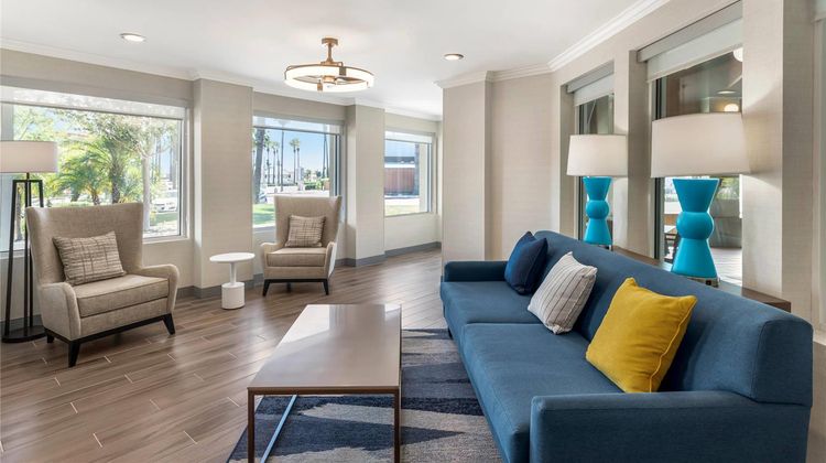 Comfort Inn Fontana Lobby