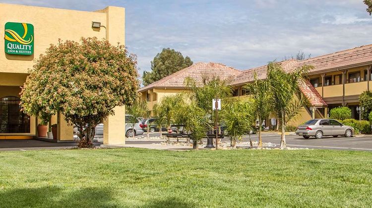 Quality Inn & Suites Exterior