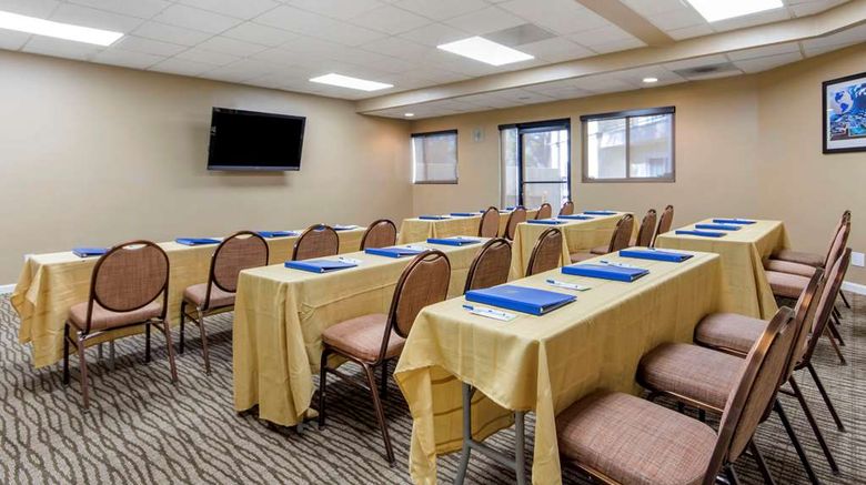 <b>Comfort Inn & Suites Sunnyvale Silicon Meeting</b>. Images powered by <a href="https://iceportal.shijigroup.com/" title="IcePortal" target="_blank">IcePortal</a>.