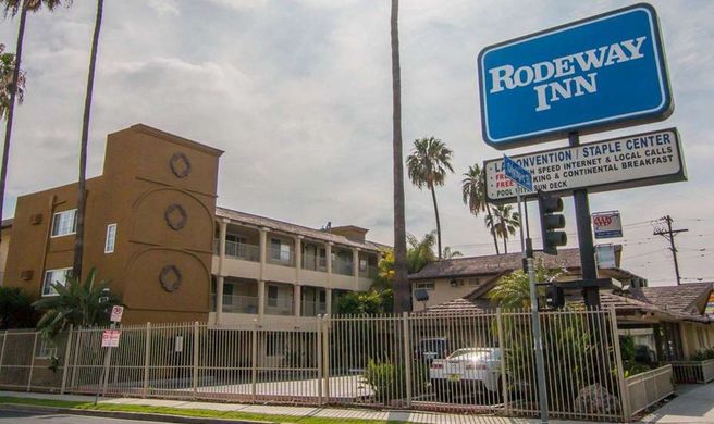 Rodeway Inn Convention Center Exterior