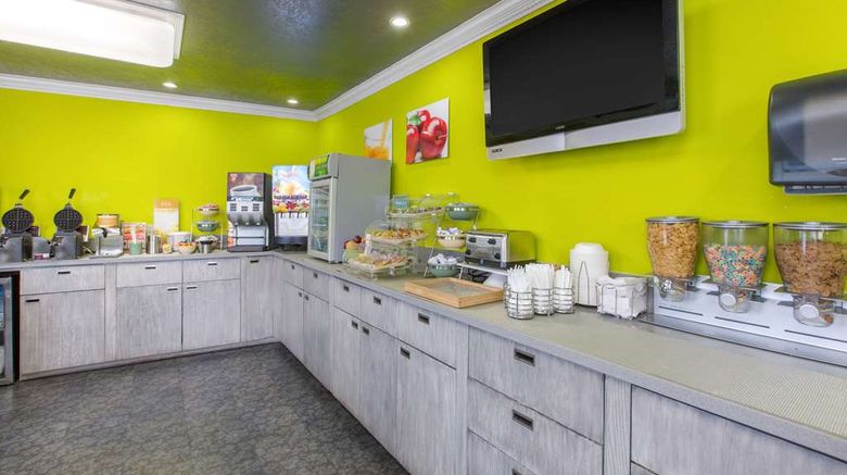 <b>Quality Inn Near Hollywood Walk of Fame Restaurant</b>. Images powered by <a href="https://iceportal.shijigroup.com/" title="IcePortal" target="_blank">IcePortal</a>.