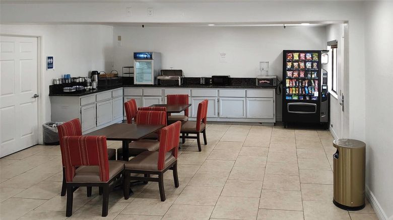 <b>Rancho Cordova Inn Lobby</b>. Images powered by <a href="https://iceportal.shijigroup.com/" title="IcePortal" target="_blank">IcePortal</a>.