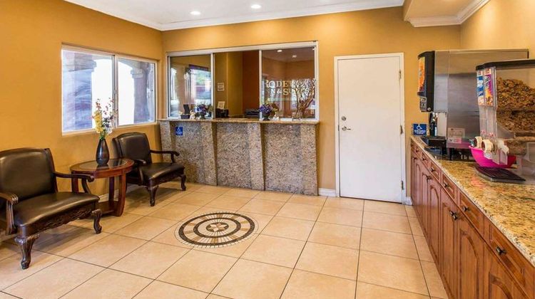 Rodeway Inn & Suites  Corona Lobby