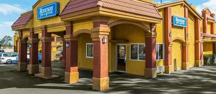 Rodeway Inn & Suites  Corona Exterior