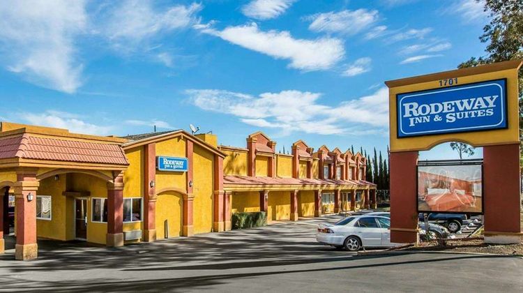 Rodeway Inn & Suites  Corona Exterior
