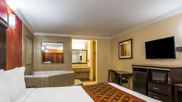 Rodeway Inn & Suites  Corona Suite