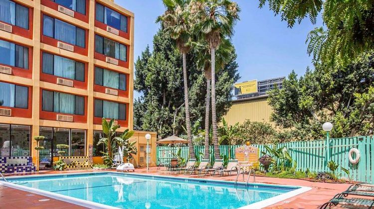 Quality Inn & Suites Montebello Pool