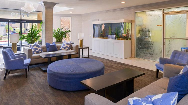 Quality Inn & Suites Montebello Lobby