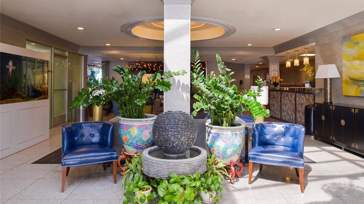Quality Inn & Suites Montebello Lobby
