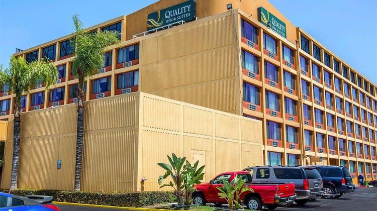 Quality Inn & Suites Montebello Exterior