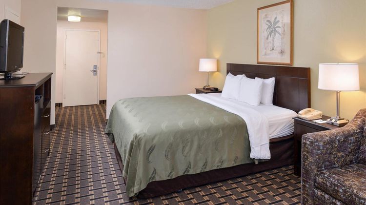 Quality Inn & Suites Montebello Suite