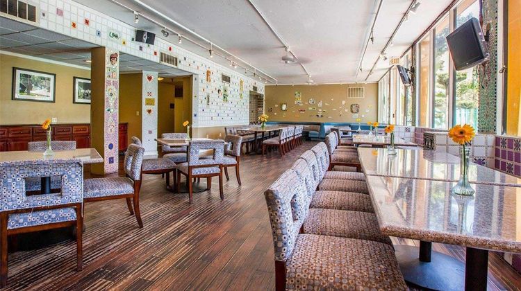 Quality Inn & Suites Montebello Restaurant