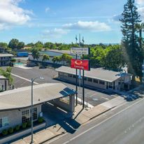 Econo Lodge Woodland Near I-5