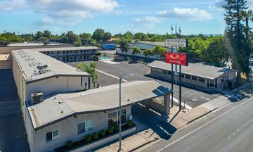 Econo Lodge Woodland Near I-5