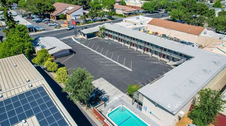 Econo Lodge Exterior
