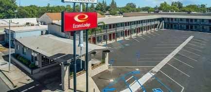 Econo Lodge Exterior