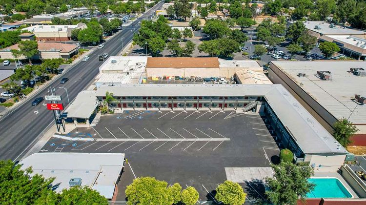 Econo Lodge Exterior