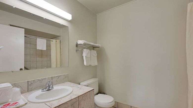 <b>Econo Lodge Room</b>. Images powered by <a href="https://iceportal.shijigroup.com/" title="IcePortal" target="_blank">IcePortal</a>.
