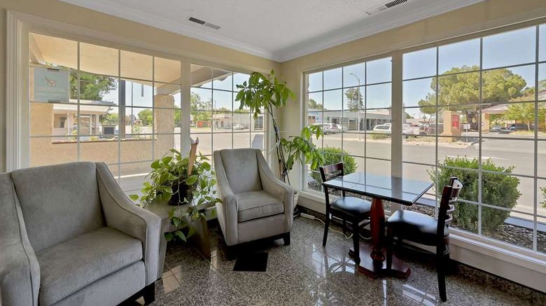 <b>Econo Lodge Lobby</b>. Images powered by <a href="https://iceportal.shijigroup.com/" title="IcePortal" target="_blank">IcePortal</a>.