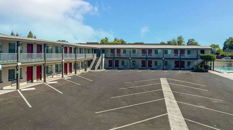 <b>Econo Lodge Other</b>. Images powered by <a href="https://iceportal.shijigroup.com/" title="IcePortal" target="_blank">IcePortal</a>.