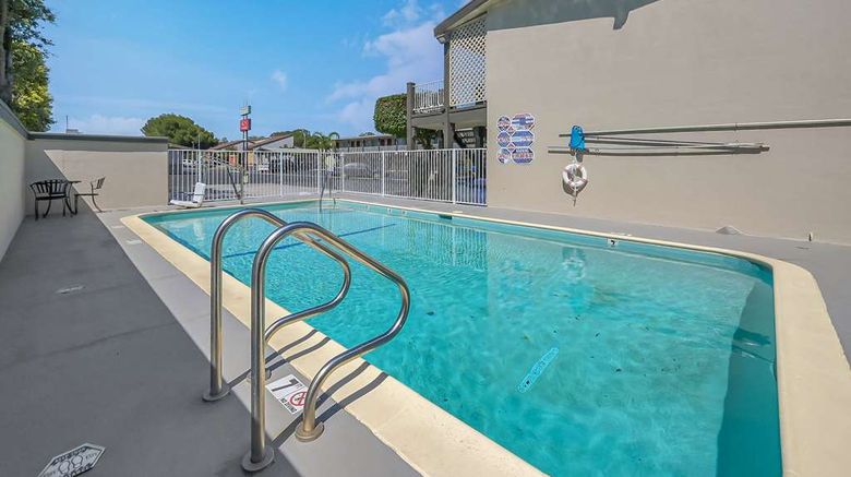 <b>Econo Lodge Pool</b>. Images powered by <a href="https://iceportal.shijigroup.com/" title="IcePortal" target="_blank">IcePortal</a>.
