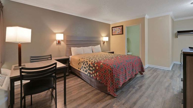 <b>Econo Lodge Room</b>. Images powered by <a href="https://iceportal.shijigroup.com/" title="IcePortal" target="_blank">IcePortal</a>.
