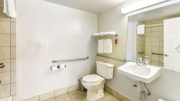 Econo Lodge Woodland Near I-5 Room