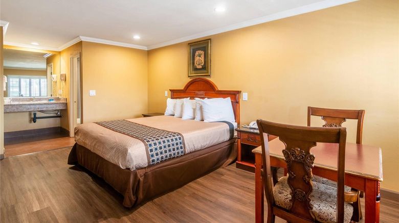 <b>Rodeway Inn Room</b>. Images powered by <a href="https://iceportal.shijigroup.com/" title="IcePortal" target="_blank">IcePortal</a>.