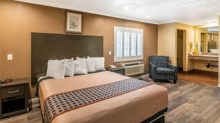 Rodeway Inn Room