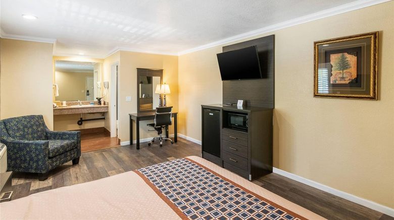 <b>Rodeway Inn Room</b>. Images powered by <a href="https://iceportal.shijigroup.com/" title="IcePortal" target="_blank">IcePortal</a>.