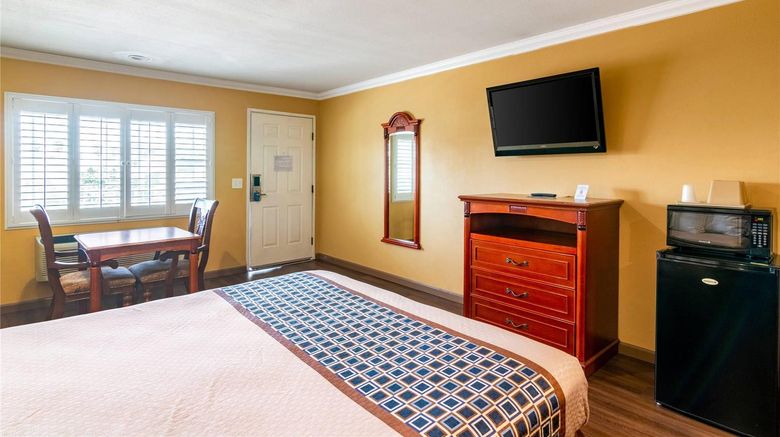 <b>Rodeway Inn Room</b>. Images powered by <a href="https://iceportal.shijigroup.com/" title="IcePortal" target="_blank">IcePortal</a>.